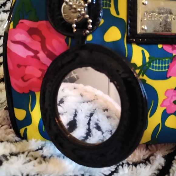 Vtg Betsey Johnson Yellow Skull Roses Cosmetic Bag - Picture 4 of 8